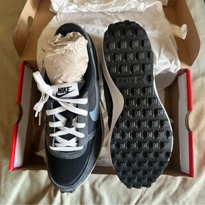 NIKE men’s waffle nav